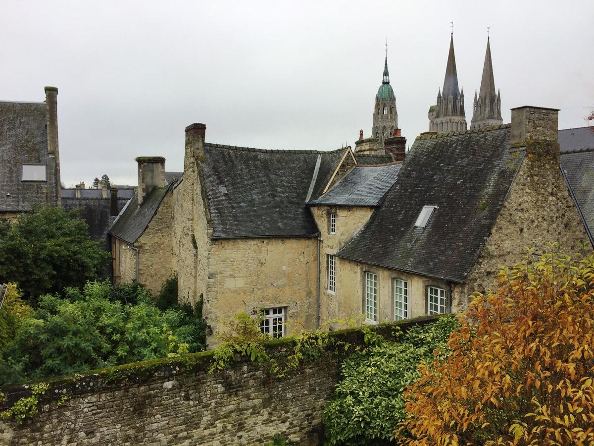 Le Drapeau Normand Apartment Bayeux Bagian luar foto